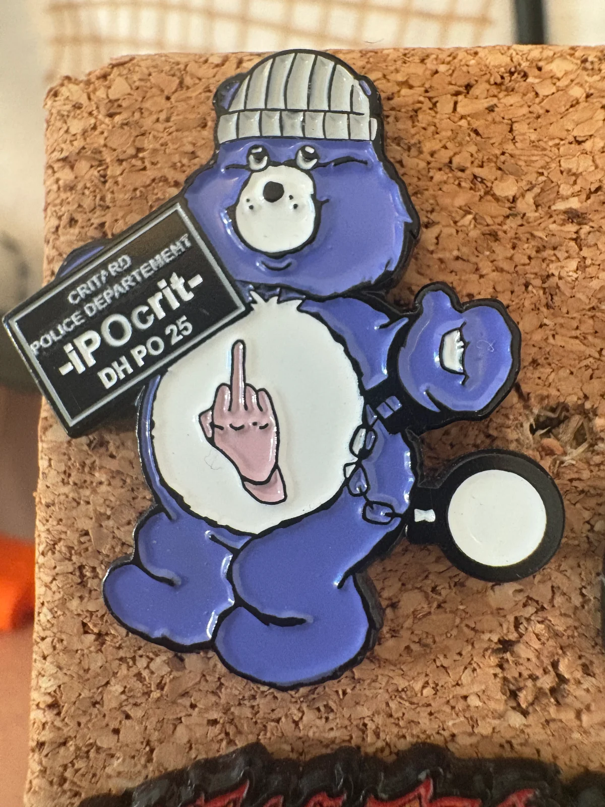 Pin’s ipocrit DH PO 25 